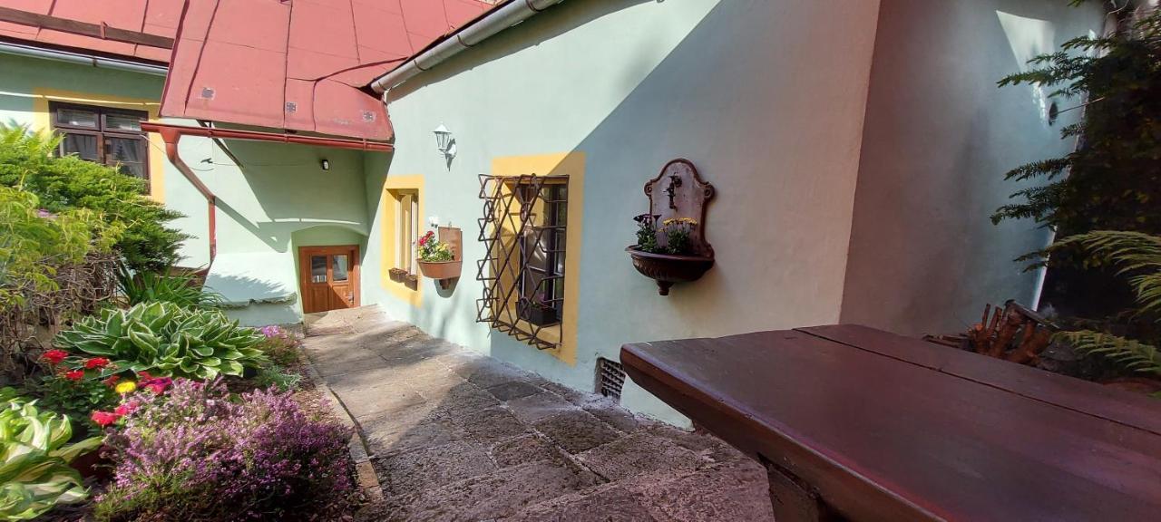 Penzion Tomino Banská Štiavnica エクステリア 写真